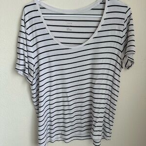 Black and white striped women’s tee large